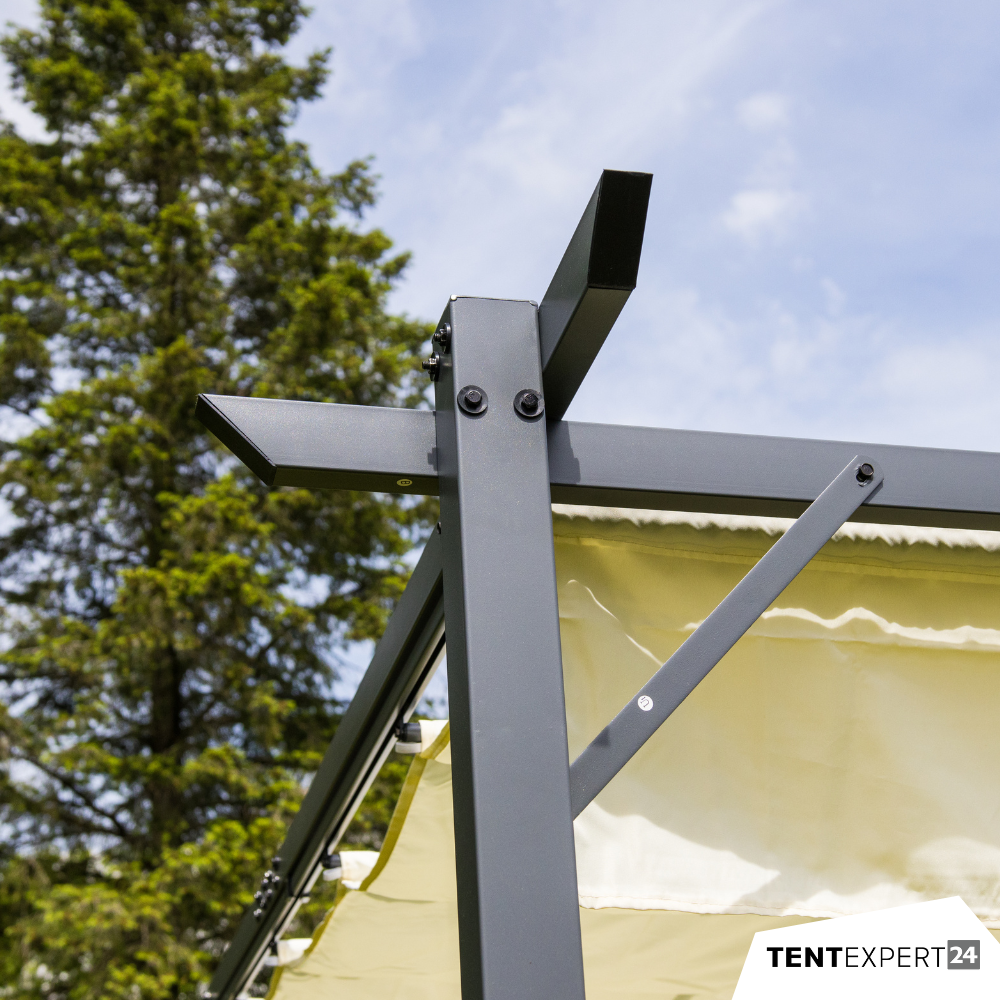 Freistehende Pergola von Tentexpert24 mit pulverbeschichtetem Stahlgestell und halb geöffnetem, wasserabweisendem Textildach in Beige.