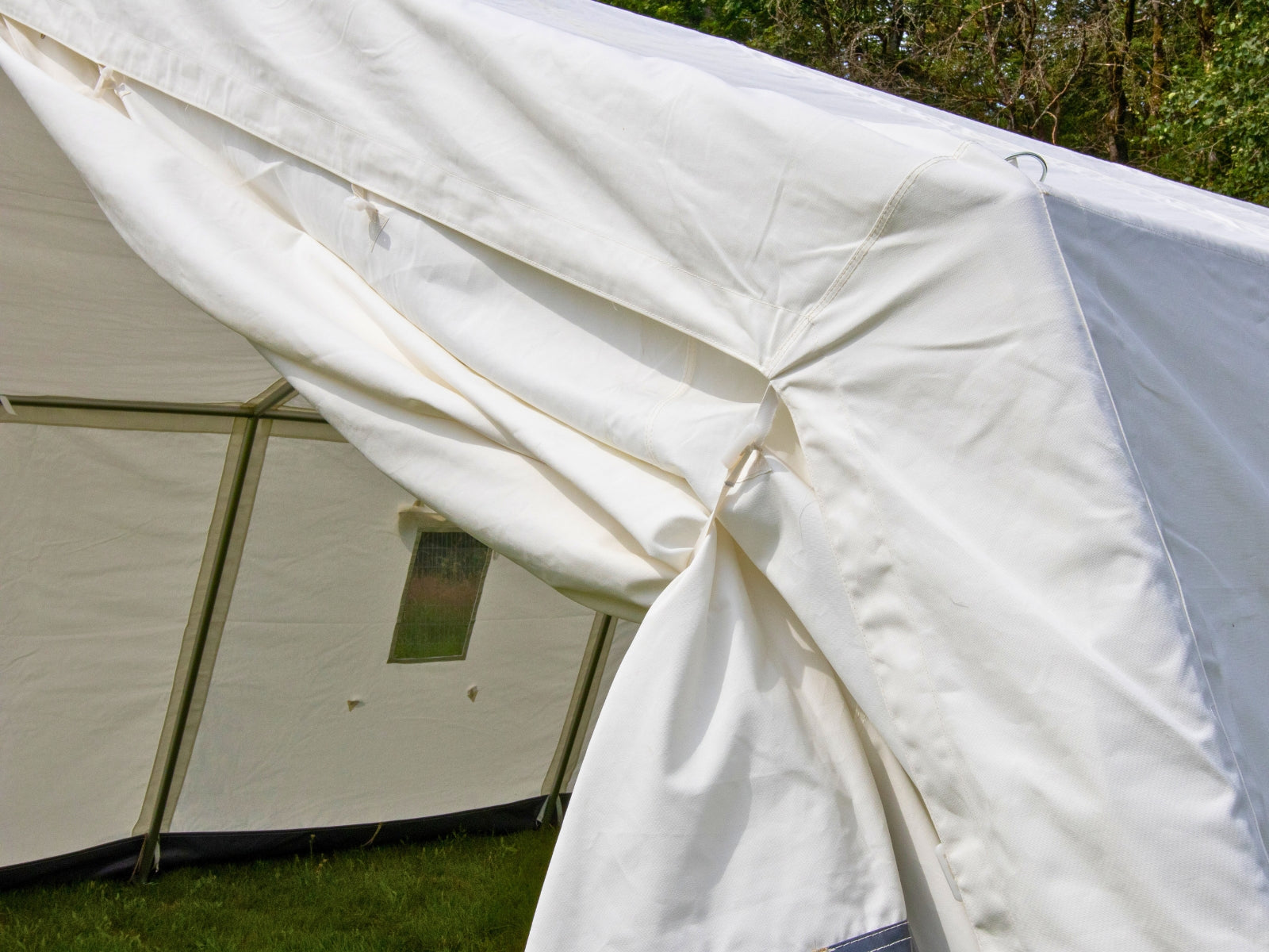 MZU P-10 Mannschafts- und Unterkunftszelt (5,0 x 4,7 m) - mit Aluminiumgerüst