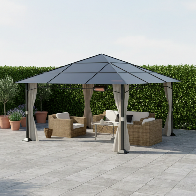 Hochwertiger Gartenpavillon Sunshine Deluxe (3x4 m) mit anthrazitfarbenem Hardtop-Dach und champagnerfarbenen Vorhängen, eingerichtet mit einer Polyrattan-Lounge auf einer modernen Steinterrasse.