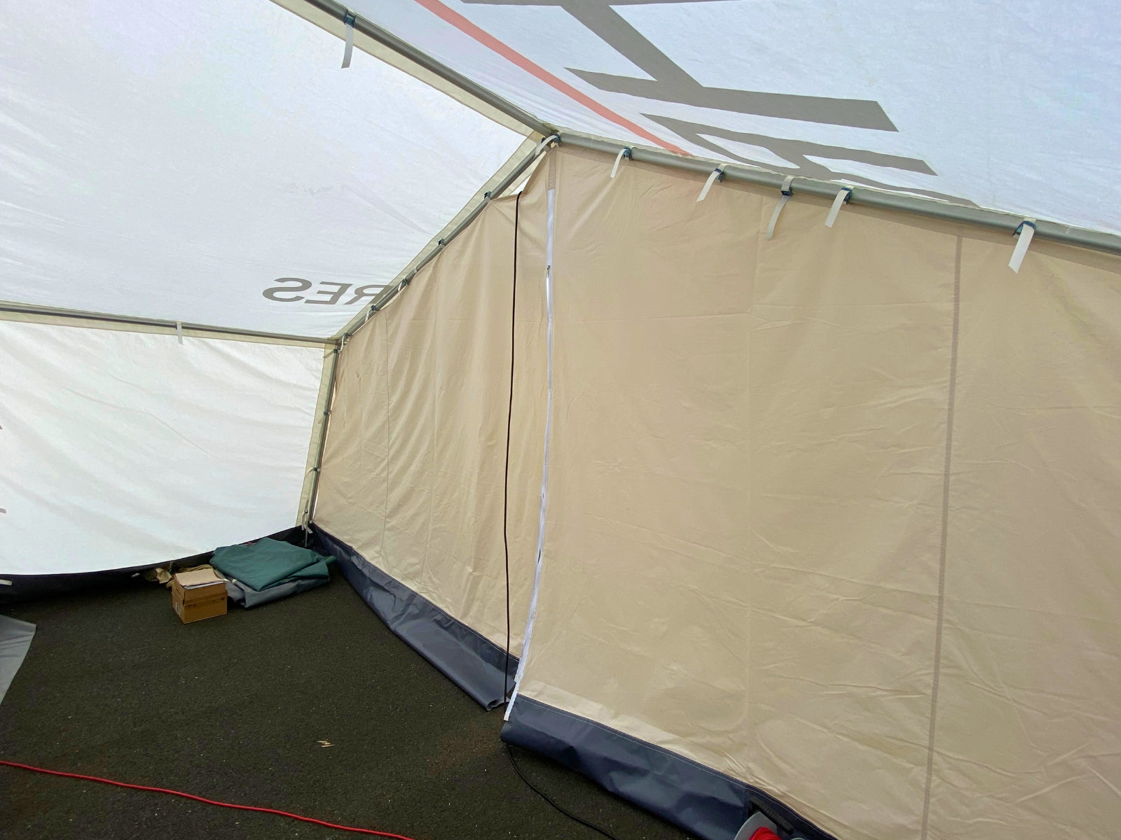 MZU P-10 Mannschafts- und Unterkunftszelt (5,0 x 4,7 m) - mit Aluminiumgerüst